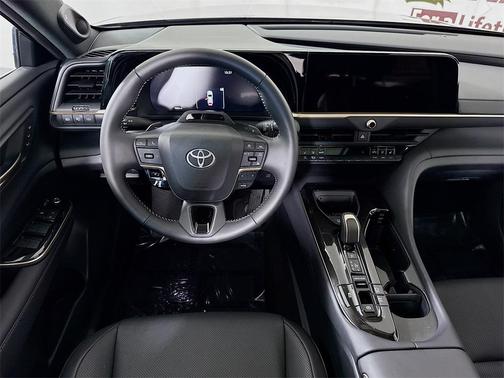 2025 Toyota Crown Signia Limited