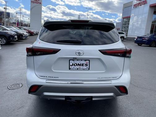 2026 Toyota Highlander Platinum