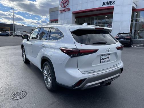 2026 Toyota Highlander Platinum