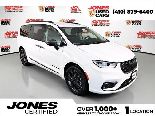 Bright White Clearcoat 2023 Chrysler Pacifica Touring L