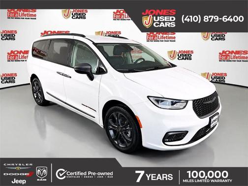 Bright White Clearcoat 2023 Chrysler Pacifica Touring L