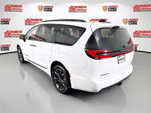 Bright White Clearcoat 2023 Chrysler Pacifica Touring L
