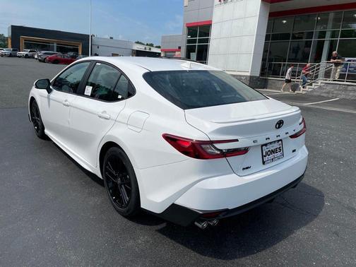 Ice 2026 Toyota Camry SE