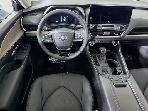 Pearl 2025 Toyota Grand Highlander Limited