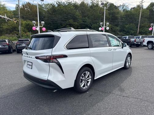 2025 Toyota Sienna XLE 7 Passenger