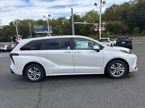 2025 Toyota Sienna XLE 7 Passenger