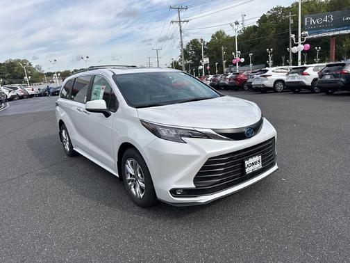 2025 Toyota Sienna XLE 7 Passenger
