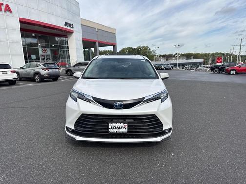 2025 Toyota Sienna XLE 7 Passenger