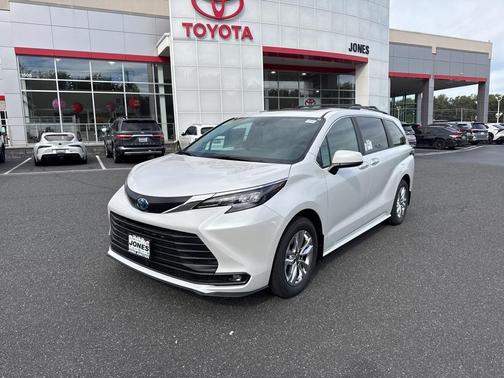 2025 Toyota Sienna XLE 7 Passenger
