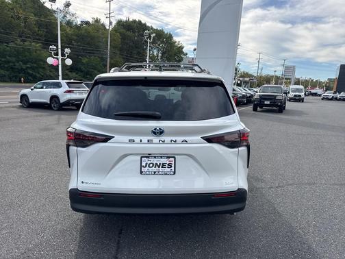 2025 Toyota Sienna XLE 7 Passenger