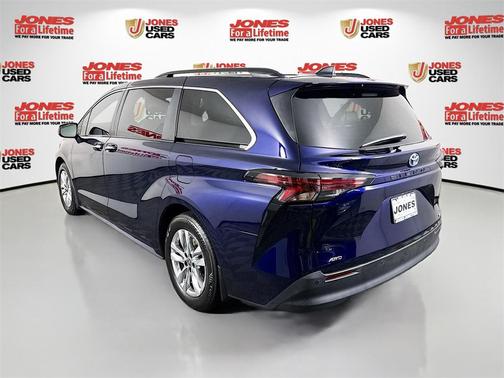 2023 Toyota Sienna XLE