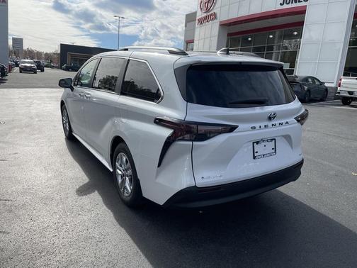 2025 Toyota Sienna XLE