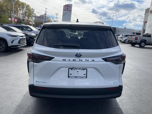 2025 Toyota Sienna XLE