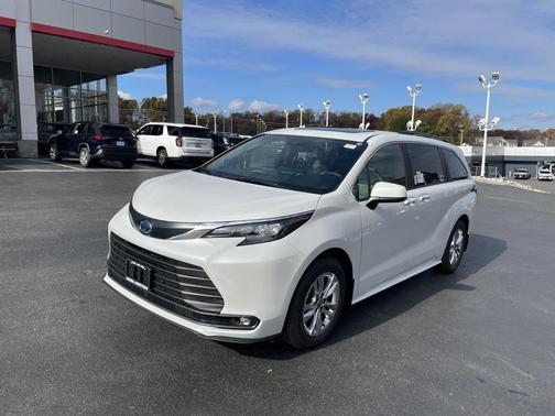 2025 Toyota Sienna XLE