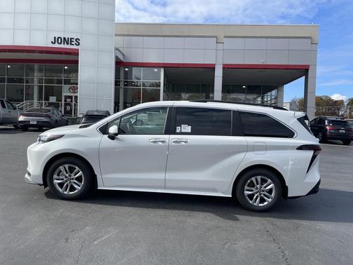 2025 Toyota Sienna XLE