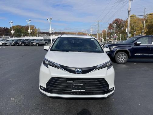 2025 Toyota Sienna XLE