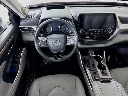 Ruby Flare Pearl 2021 Toyota Highlander Platinum