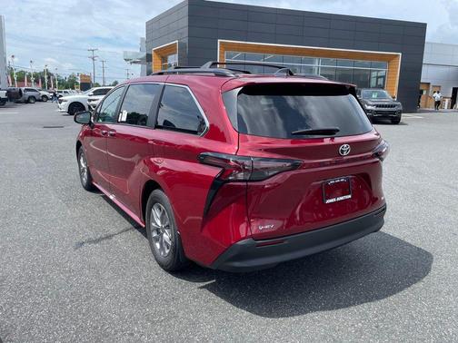 Ruby Flare Pearl [extra_cost_color] 2026 Toyota Sienna XLE