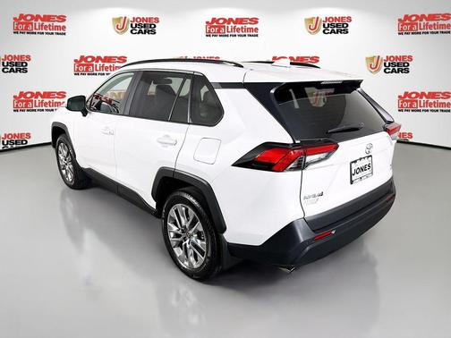 Pearl 2025 Toyota RAV4 XLE Premium