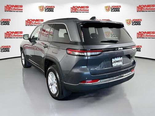 Baltic Gray Metallic Clearcoat 2025 Jeep Grand Cherokee Laredo