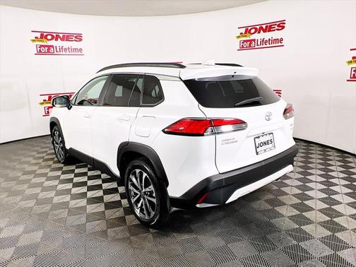 2023 Toyota Corolla Cross XLE