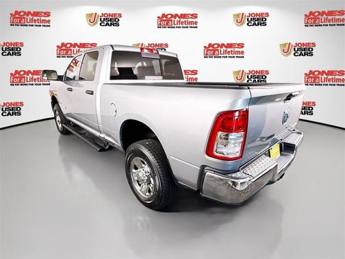2022 RAM 2500 Tradesman Crew Cab 4x4 6'4' Box