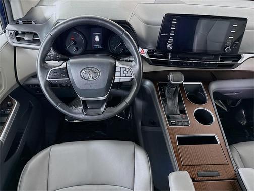 2022 Toyota Sienna XLE 7 Passenger