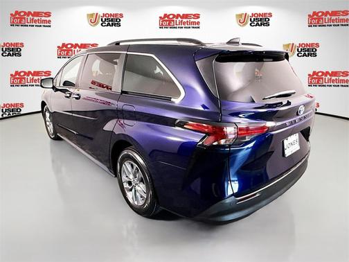 2022 Toyota Sienna XLE 7 Passenger