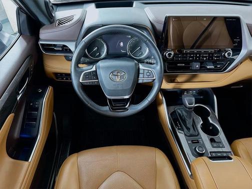 2022 Toyota Highlander Platinum