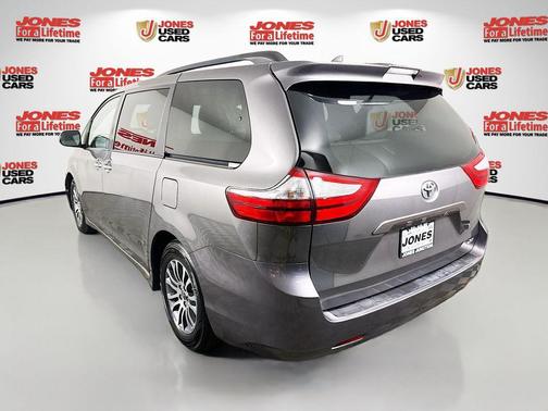 2019 Toyota Sienna XLE