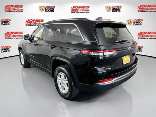 Diamond Black 2023 Jeep Grand Cherokee Laredo