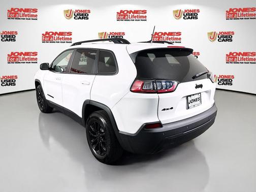 Bright White Clearcoat 2023 Jeep Cherokee Altitude