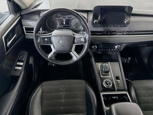 White Diamond 2024 Mitsubishi Outlander SE 2.5 S-AWC