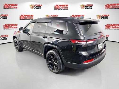 Diamond Black Crystal Pearlcoat 2023 Jeep Grand Cherokee L Altitude