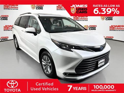 Pearl 2024 Toyota Sienna XLE