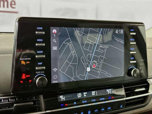 Pearl 2024 Toyota Sienna XLE