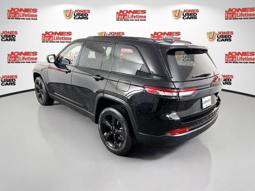 Diamond Black Crystal Pearlcoat 2023 Jeep Grand Cherokee Limited