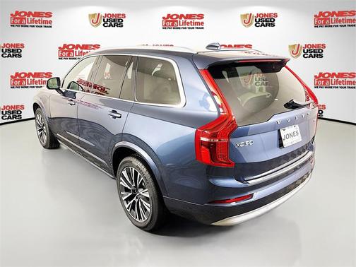 2022 Volvo XC90 T6 Momentum