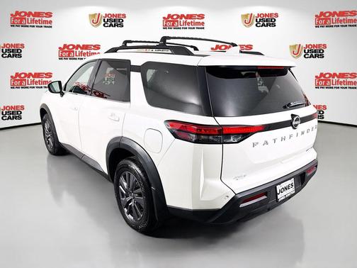Pearl White Tricoat 2022 Nissan Pathfinder SV 4WD