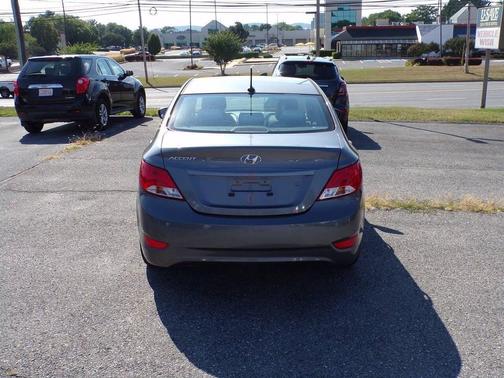 2017 Hyundai Accent SE