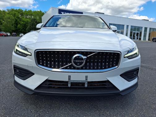 2023 Volvo V60 Cross Country B5 Ultimate