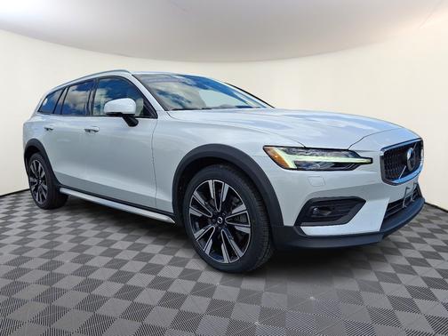 2023 Volvo V60 Cross Country B5 Ultimate