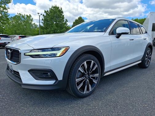 2023 Volvo V60 Cross Country B5 Ultimate