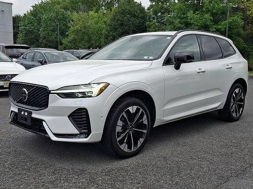 Crystal White 2026 Volvo XC60 Plus