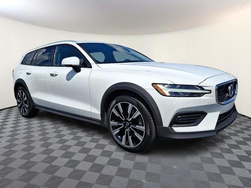 2020 Volvo V60 Cross Country T5