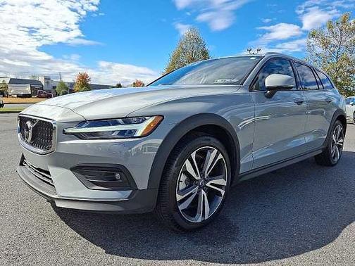 2025 Volvo V60 Cross Country Plus
