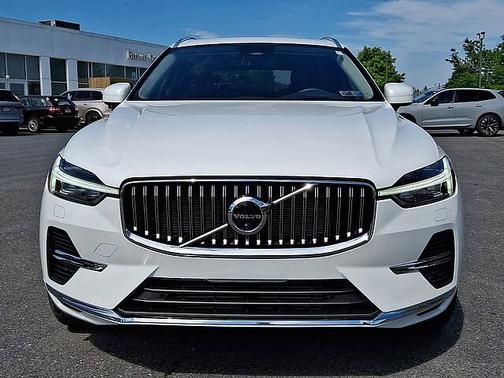 Crystal White 2023 Volvo XC60
