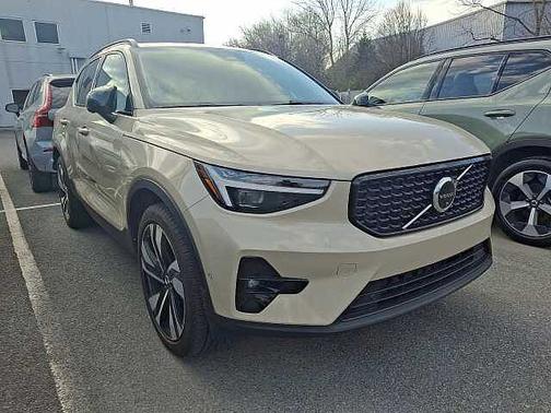 Sand Dune 2025 Volvo XC40 Ultra