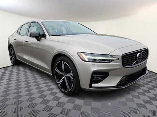 2024 Volvo S60 B5 Plus Dark Theme