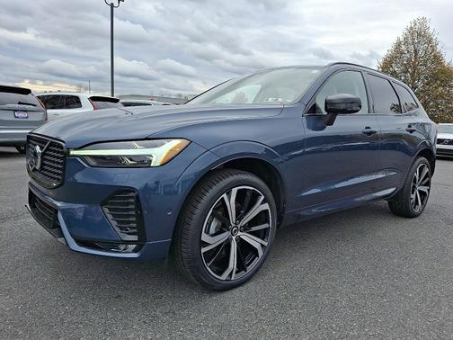 2023 Volvo XC60 B5 Ultimate Dark Theme